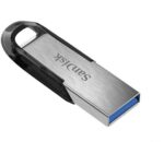 نمای نزدیک از فلش مموری SanDisk Ultra Flair CZ73 با بدنه فلزی براق